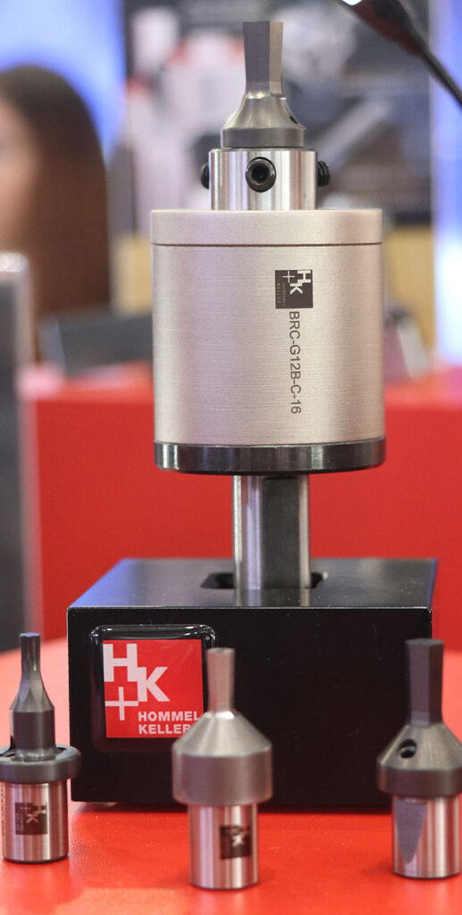 Für eine lange Standzeit sind die Stößel der Hommel+Keller HK Pendelräumwerkzeuge auf Wunsch mit einer speziellen INOX Plus-Beschichtung versehen. 