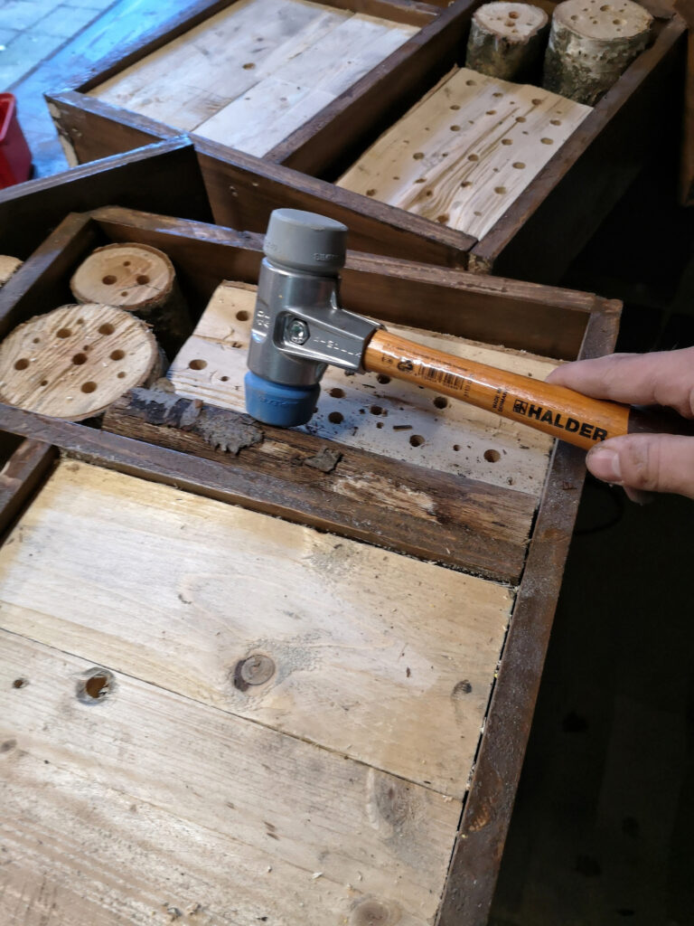 Der SIMPLEX-Schonhammer ist perfekt für alle Holzarbeiten. 